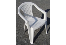Chaise de jardin blanche